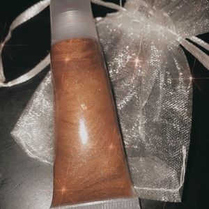 Chocolate lipgloss ( hot cocoa )
